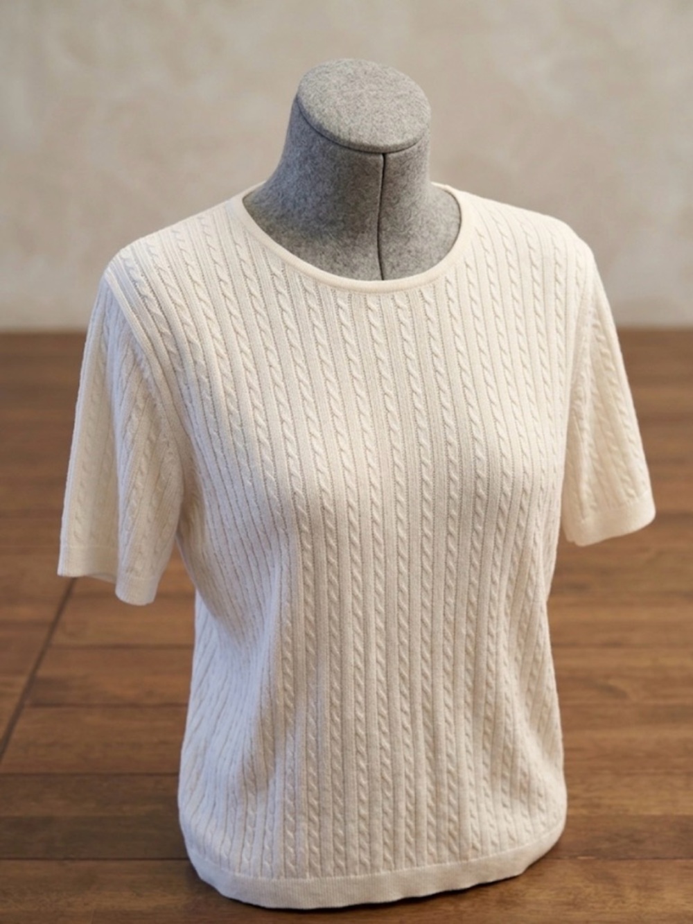 Croft and Barrow size large Short Sleeve Cable Knit Top in Off-White